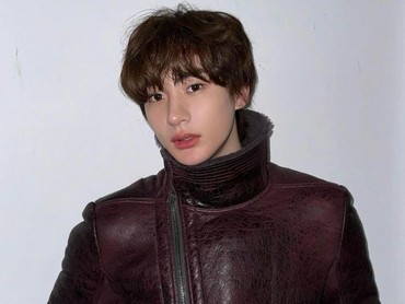 Beredar Foto Pre Debut Anton RIIZE Saat Bermain Cello, Visual Jadi Sorotan