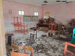 Detik-detik Bangunan SD Ambruk Akibat Tanah Bergerak di Bandung Barat