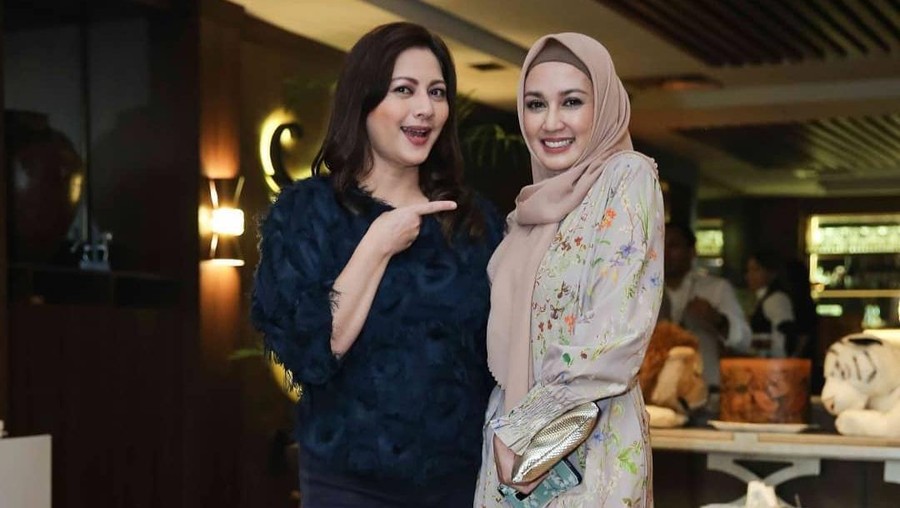 Dina Lorenza dan Cut Keke Dina Lorenza dan Cut Keke
