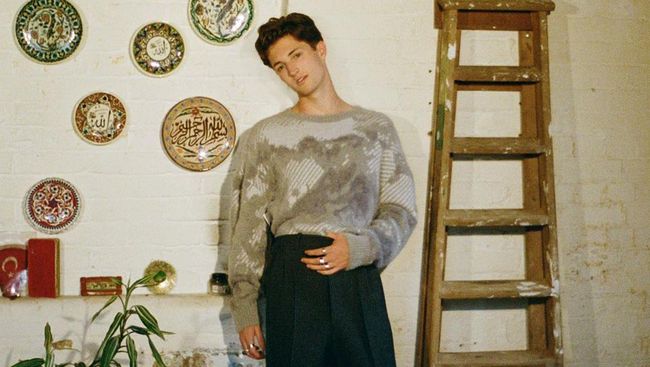 Lirik Lagu sunday morning - Henry Moodie