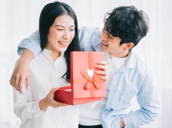 Pasti Berkesan, Ini 9 Rekomendasi Hadiah Valentine untuk Istri