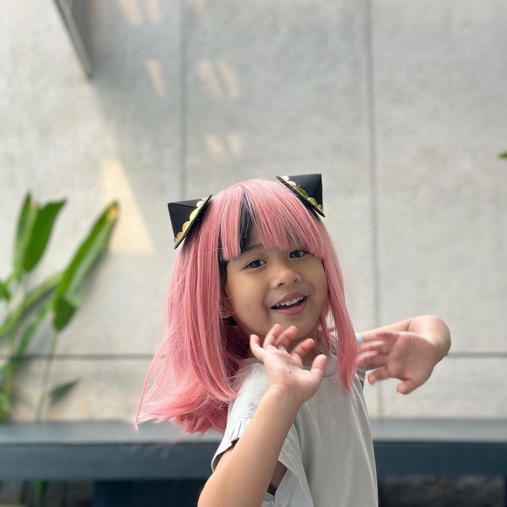 <p>"Jadi besar dan bahagia ya, Nak. Ayah tahu tempat favorit kamu sekarang toko mainan. Tapi kamu harus tahu kalau tempat favorit Ayah sekarang ada di sebelum kamu terus sampai nanti selama-lamanya," ujarnya dengan emotikon hati. (Foto: Instagram: @indrajegel/@sasqyahildayatibatubara)</p>