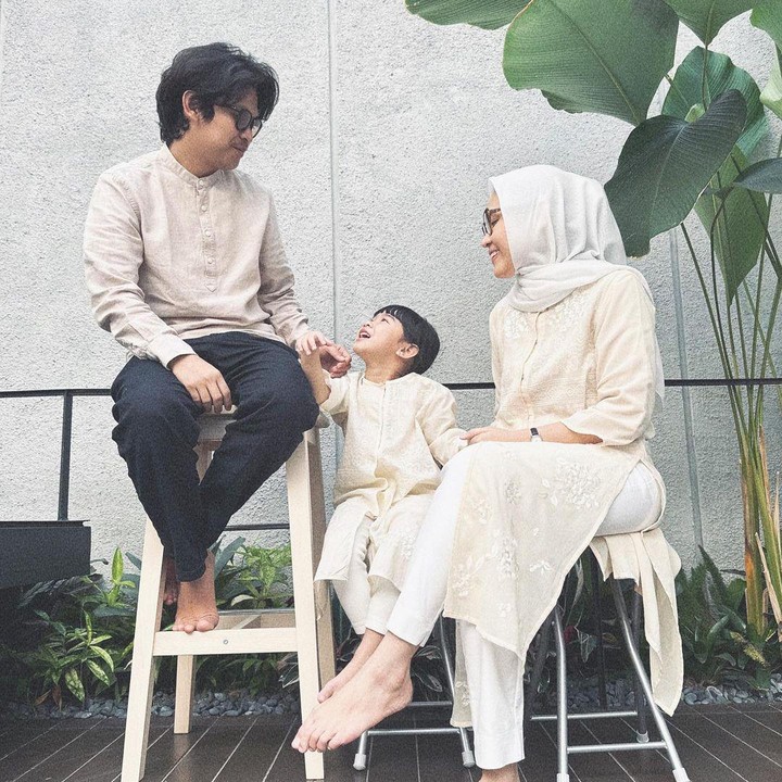 <p>"Gemas bangett. Sehat-sehat ya sekeluarga Ayah, Abuk, dan Nane," ungkap seorang netizen. "Nane jangan gemas-gemas kali bisa enggak Ne?" tutur yang lainnya gemas. (Foto: Instagram: @indrajegel/@sasqyahildayatibatubara)</p>