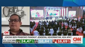 VIDEO: Jokowi Beri Prabowo Pangkat Jenderal Kehormatan, Ada Apa?