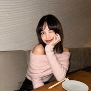 7 Inspirasi Fashion Off-Shoulder ala Idol K-Pop, Bikin Tampilan Cantik yang 'Effortless'