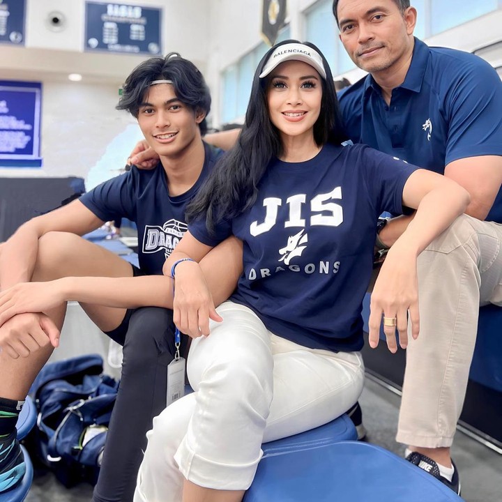 <p>Menikah dengan Anton Wahyu Jatmiko, Diah Permatasari dikarunia dua orang anak laki-laki, Bunda. Si bungsu bernama Marciano Nicholas Reynard alias Marco, selalu berhasil menarik perhatian, nih. (Foto: Instagram @dps_diahpermatasari)<br /><br /><br /></p>