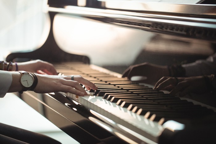 5 Rekomendasi Musik untuk Ibu Hamil di Waktu Santai