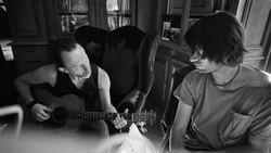 Lirik Lagu Fake Plastic Trees - Radiohead