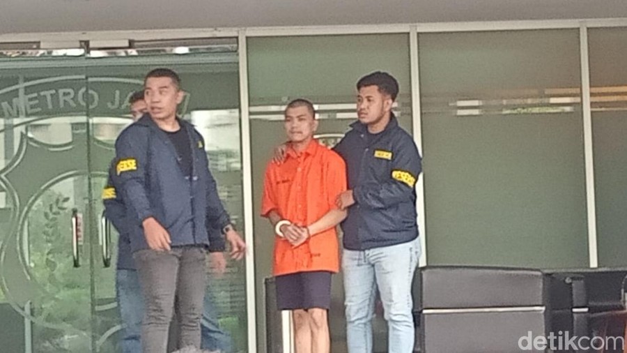 tamara tyasmara Tamara Tyasmara saat melakukan rekonstruksi.