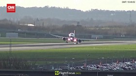 VIDEO: Momen Pesawat Gagal Mendarat dan Terbang Lagi di Bandara London