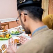 6 Makanan yang Tidak Disarankan Dikonsumsi saat Buka Puasa