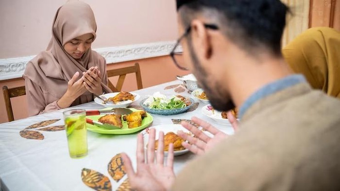 6 Makanan yang Tidak Disarankan Dikonsumsi saat Buka Puasa