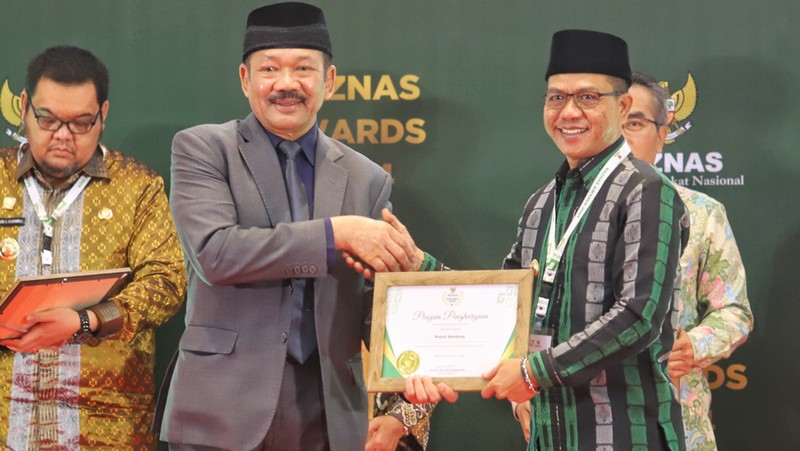 Prestasi gemilang kembali diraih oleh Bupati Bandung, Dadang Supriatna.
