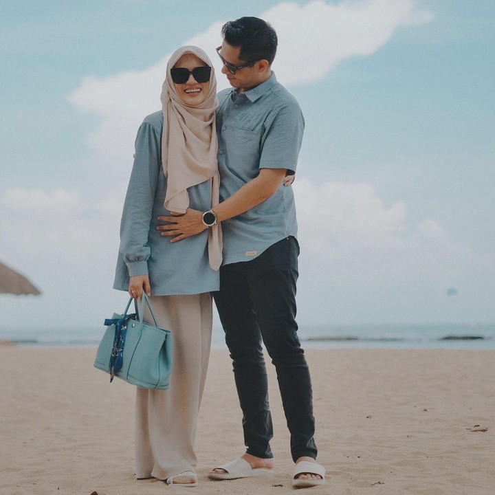 <p>Alyssa dan Dude mengaku sangat senang dengan kabar tersebut. "Karena Allah tahu yang terbaik dan kapan waktu yang tepat," tulis Alyssa di laman Instagramnya. (Foto: Instagram@ichasoebandono)</p>