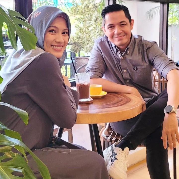 <p>Melihat perut calon Bunda tiga ini yang semakin membesar, tak jarang netizen turut mendoakan kesehatannya. "<em>Masyaallah</em> Kak Icha makin cantik Sehat-sehat ya bumil sampai lahiran," tulis akun <em>@ahmad_nurdiansy****.</em> (Foto: Instagram@ichasoebandono)</p>