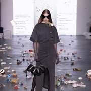 Ini Satu-satunya Label di Milan Fashion Week 2024 yang Dilempari Sampah, Kenapa?