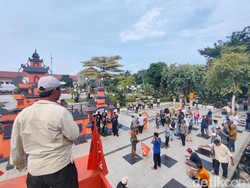 Pedagang Kutisari Selatan Demo Balai Kota Surabaya gegara Fresh Market Sepi
