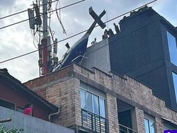 Helikopter Tabrak Gedung, Turis Pasrah Video Call Ortu Ucapkan Selamat Tinggal