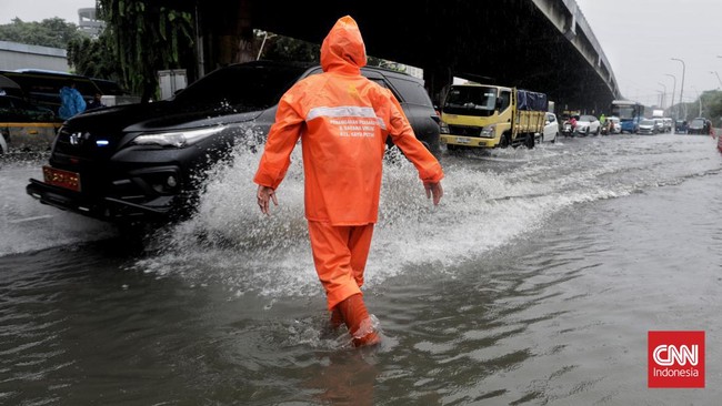 BPBD DKI melaporkan setidaknya ada 16 RT di Jakarta yang terendam banjir pada Jumat (15/3) pagi ini.