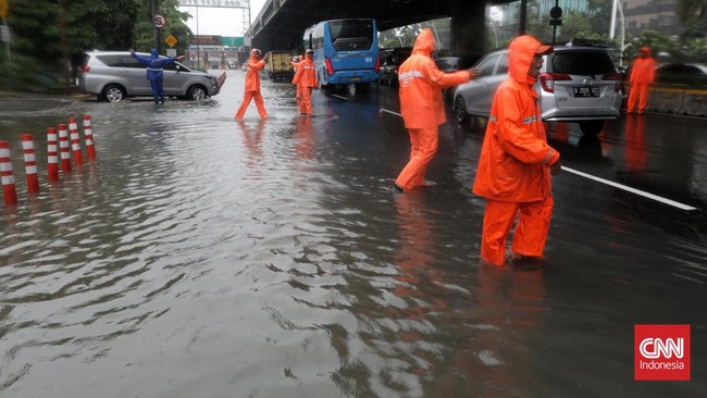 BPBD mencatat ada 9 RT dan puluhan ruas jalan DKI Jakarta terendam banjir hingga Kamis (29/2) sore.