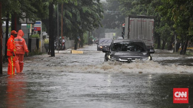 BPBD DKI Jakarta mencatat sejumlah RT dan ruas jalan yang terendam banjir berada di Jakarta Utara dan Jakarta Barat.