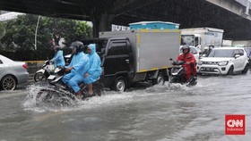 13 RT di Jakarta Banjir Jumat Sore, Ketinggian Hingga Setengah Meter