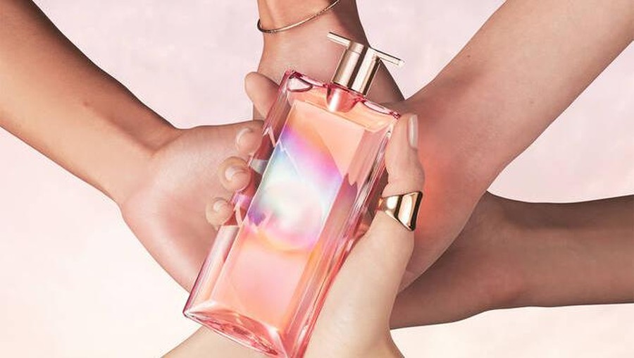 Ilustrasi botol parfum