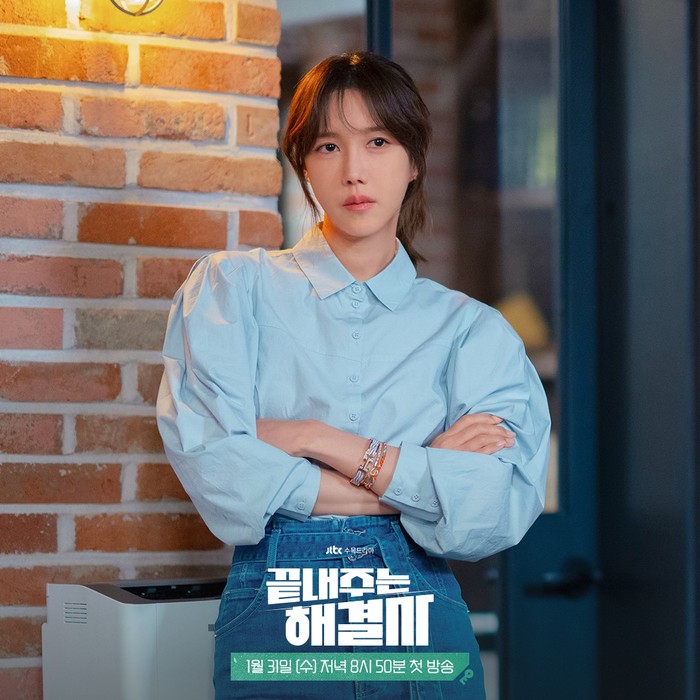 Itulah beberapa outfit kece dari Lee Ji Ah sebagai pengacara di Queen of Devorce. Mix and Match-nya kali ini terlihat rapi banget, ya!/ Foto: JTBC