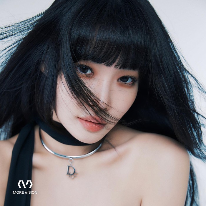 Kabar terbaru dari Chungha ini disambut antusias oleh penggemar. Apalagi konsepnya yang terlihat swag dan masih memamerkan visual menawan./ Foto: instagram.com/chungha.art/