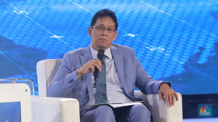 Ketua Dewan Komisioner LPS, Purbaya Yudhi Sadewa memberikan pemaparan dalam acara CNBC Indonesia Economic Outlook 2024 di Jakarta, Kamis (29/2/2024). (CNBC Indonesia/Muhammad Sabki)