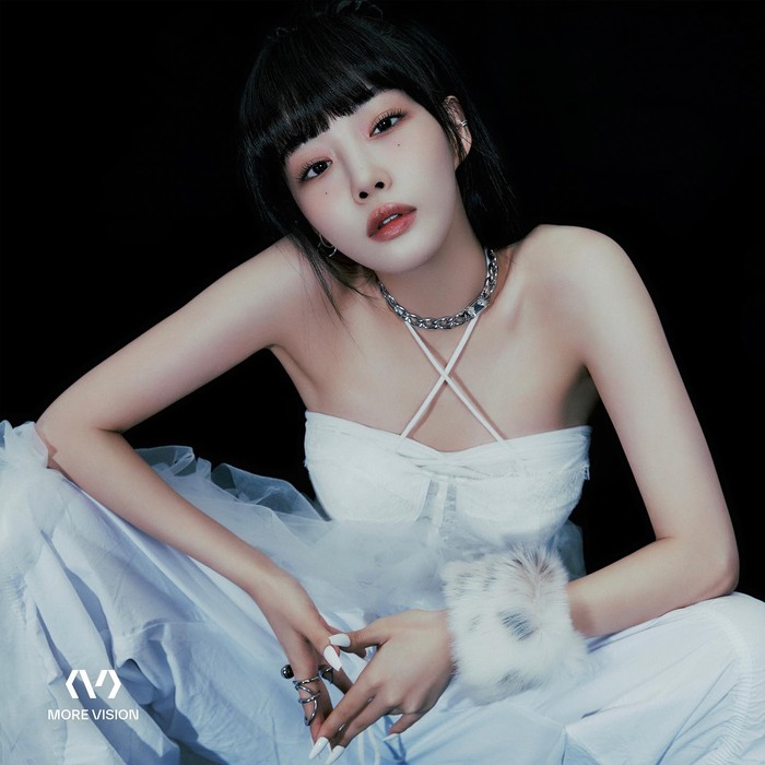 Kim Chung Ha atau Chungha akhirnya akan sapa penggemar lewat agensi barunya, More Vision. Lewat perwakilan agensi yang didirikan oleh Jay Park tersebut, ia bakal comeback di Maret 2024 ini./ Foto: instagram.com/chungha.art/