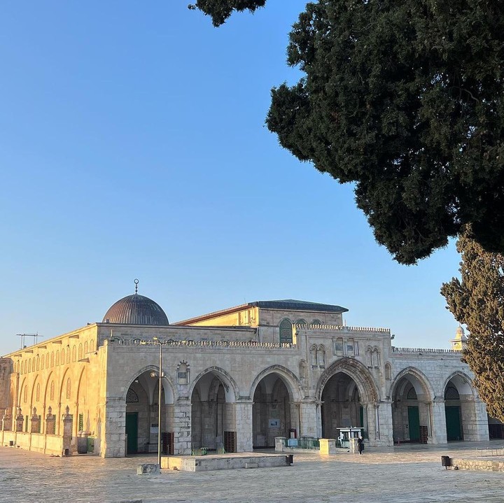 <p>Melihat postingan tersebut, banyak netizen yang meninggalkan reaksi. Melalui kolom komentar, mereka berharap bisa memiliki kesempatan yang sama untuk datang dan beribadah ke sana seperti pasangan tersebut. "Mashaallah semoga diberi kesempatan bisa ibadah di mesjid Al Aqso ,, Aamiin YRA," ujar @deti_*****. (Foto: Instagram @meisya__siregar)</p>