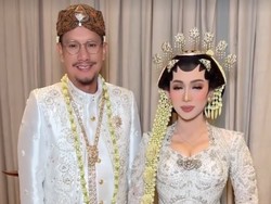 Perjalanan Cinta Angga Puradiredja & Dewi Andarini dari Panggung ke Pelaminan