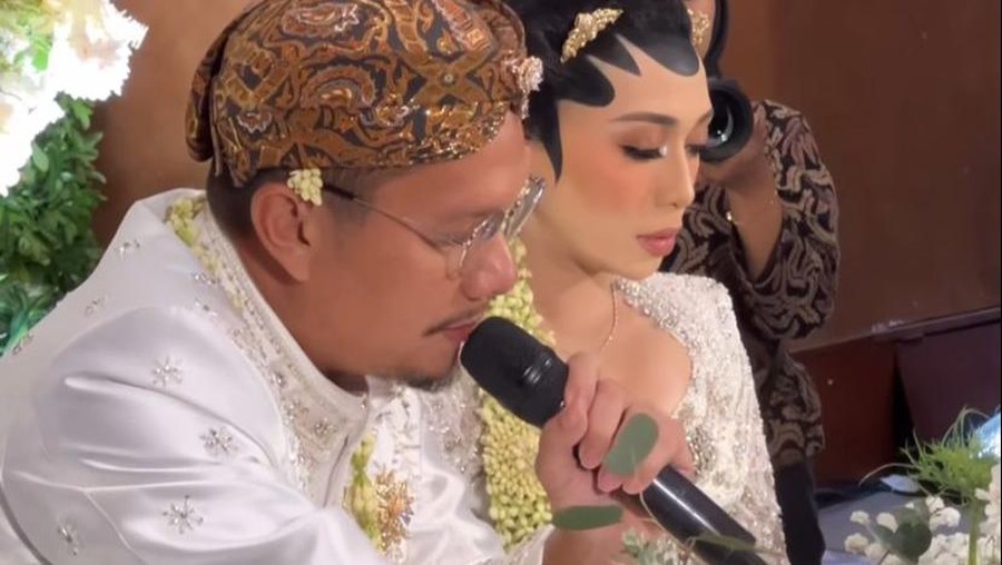 Pernikahan Angga Puradiredja dan Dewi Andarini Pernikahan Angga Puradiredja dan Dewi Andarini