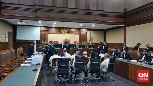 10 pegawai Kementerian Energi dan Sumber Daya Mineral (ESDM) dituntut dengan pidana penjara dari 1 hingga 5 tahun pada Kamis (29/2).