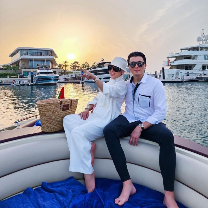 <p>Pasangan artis ini menikah pada 27 Februari 2019 di Jepang. Meski sampai saat ini belum dikaruniai anak, keduanya kian terlihat harmonis dan jauh dari gosip miring. (Foto: Instagram@princessyahrini)</p>