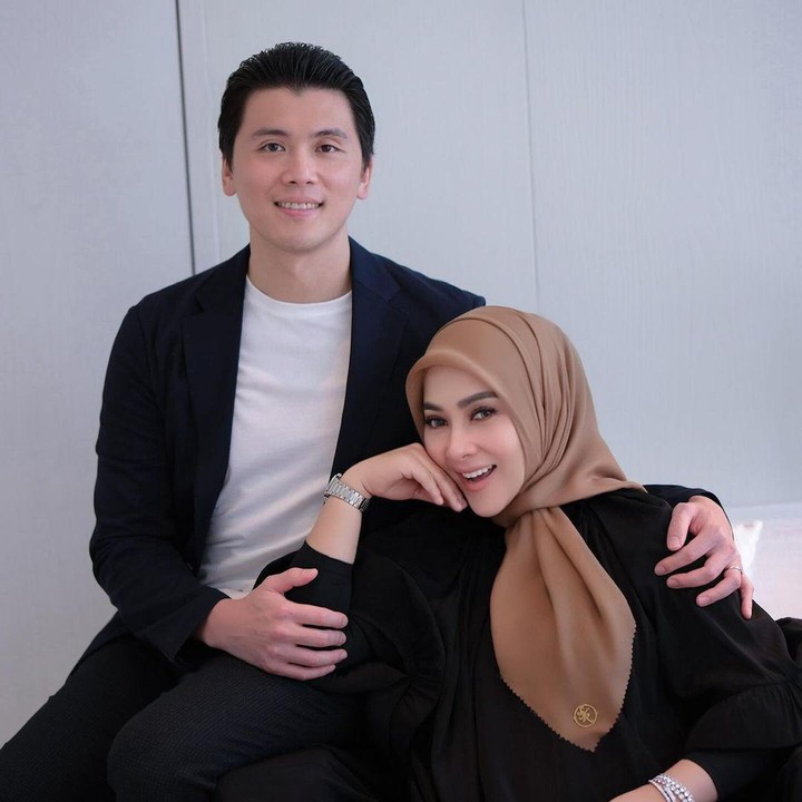 <p>Momen itu diketahui langsung dari beberapa potret yang diunggah Syahrini dan Reino di laman Instagramnya masing-masing. (Foto: Instagram@princessyahrini)</p>