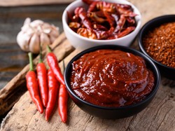 Tak Doyan Pedas? Ini 5 Tips Agar Kuat Makan Pedas