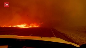 VIDEO: Momen Horor Kendaraan Melaju di Tengah Kebakaran Hutan Texas