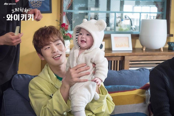 Bagi penikmat drama ini tentu nggak asing dengan kehadiran baby Sol. Yup, bayi lucu dengan pipi chubby yang diperankan oleh Han Yeo Reum sukses membuat penonton gemas melihat tingkahnya./ Foto: hancinema.net