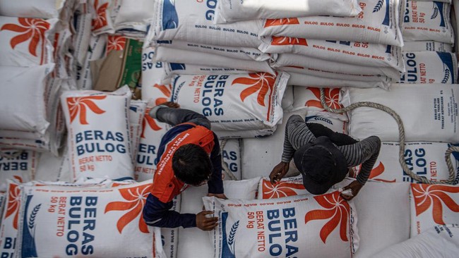 Bulog menyebutkan ada tambahan kontrak impor sebanyak 300 ribu ton beras dari Thailand dan Pakistan guna memperkuat stok pangan nasional menghadapi Ramadan.