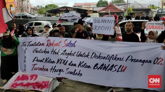 Aksi protes kecurangan pemilu terjadi di sejumlah daerah di Indonesia, Jumat (1/3).
