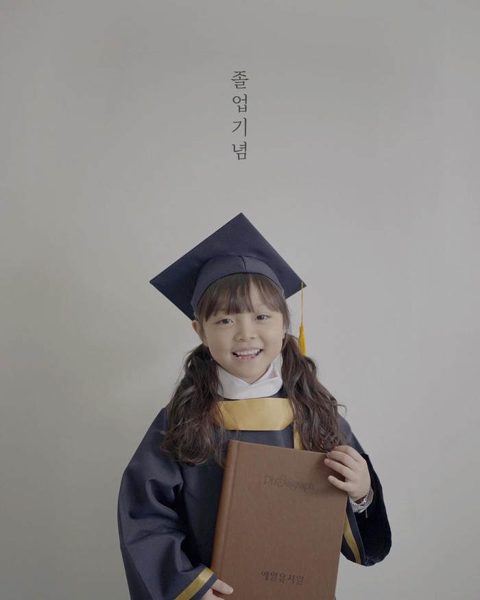 Enam tahun berlalu sejak Welcome to Waikiki season 1 tamat, tak terasa Han Yeo Reum kini sudah lulus sekolah TK, Beauties!/Foto: instagram.com/k_han__na