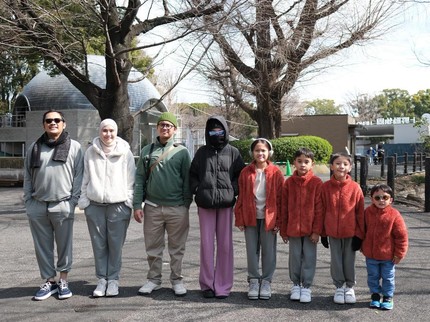 7 Potret Zaskia Mecca & Hanung Liburan Bareng 6 Anak di Jepang, Waswas Takut Ada yang Ketinggalan