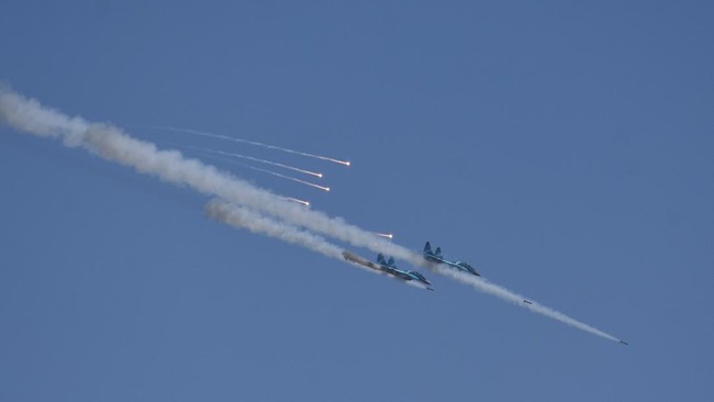 Jet militer Myanmar jatuh pada Kamis (29/2). Insiden itu jadi kecelakaan pesawat ketiga di sana dalam empat bulan terakhir.