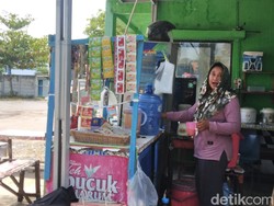 Mimpi yang Tenggelam Eli, Pedagang di Ade Irma Suryani Waterpark