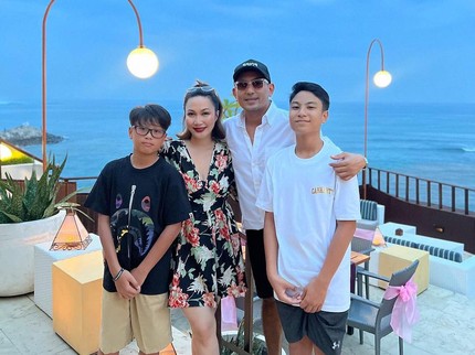 7 Potret Terbaru Rio Febrian & Sabria Kono Bareng Anak yang Jarang Tersorot