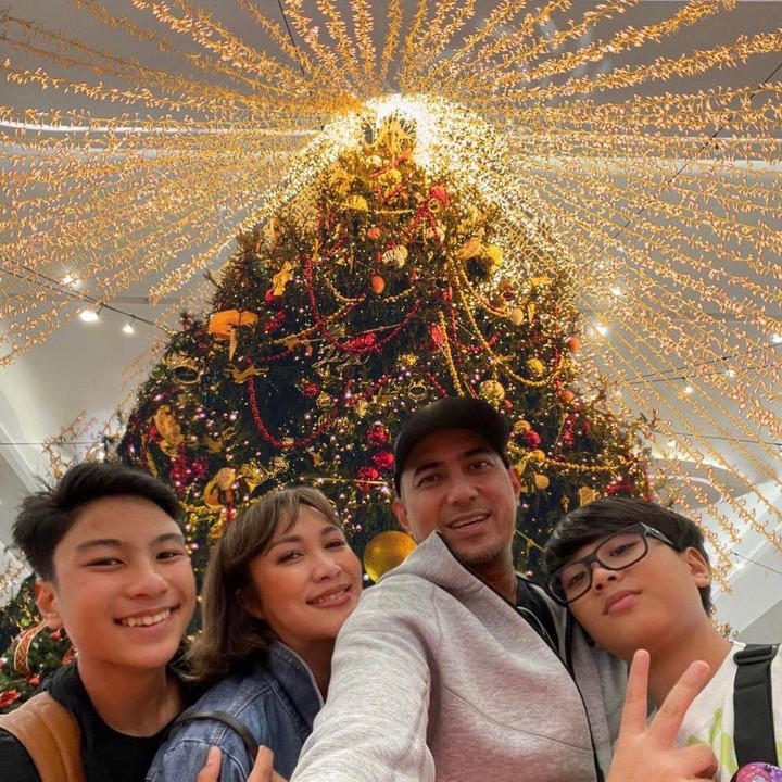 <p>Meski keluarganya jarang tersorot, Rio dan Sabria kerap mengunggah momen bersama di media sosial. (Foto: Instagram@sabriakono)</p>