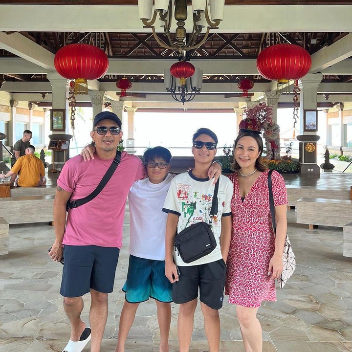 <p>Bukan hanya sekadar mengisi waktu luang, ternyata liburan mereka kali ini untuk merayakan ulang tahun Rio. Seperti yang diketahui, Rio baru saja menginjak 42 tahun pada 25 Februari. (Foto: Instagram@riofebrian25)</p>