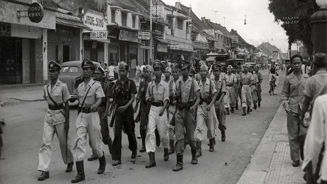 Sejarah penetapan Hari Penegakan Kedaulatan Negara berawal dari peristiwa Serangan Umum 1 Maret 1949 yang terjadi di Yogyakarta. Simak penjelasannya.